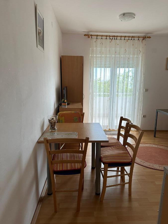 Apartmani Karlobag Εξωτερικό φωτογραφία