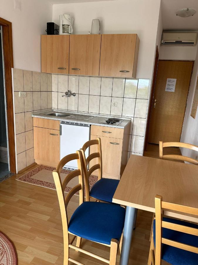 Apartmani Karlobag Εξωτερικό φωτογραφία